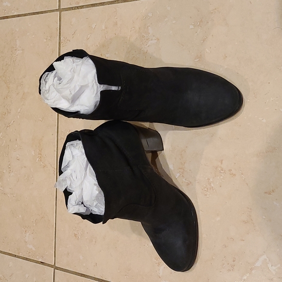 Vince Camuto Feina Bootie - Picture 2 of 5